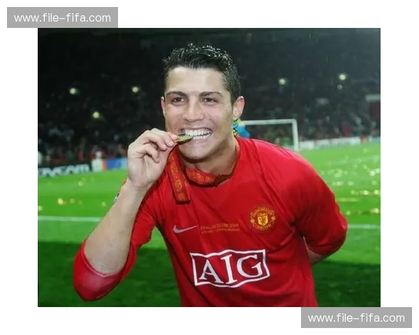 绝代双骄？不，是闪耀两个时代的“CR7”——曼联C罗与皇马C罗的史诗对决